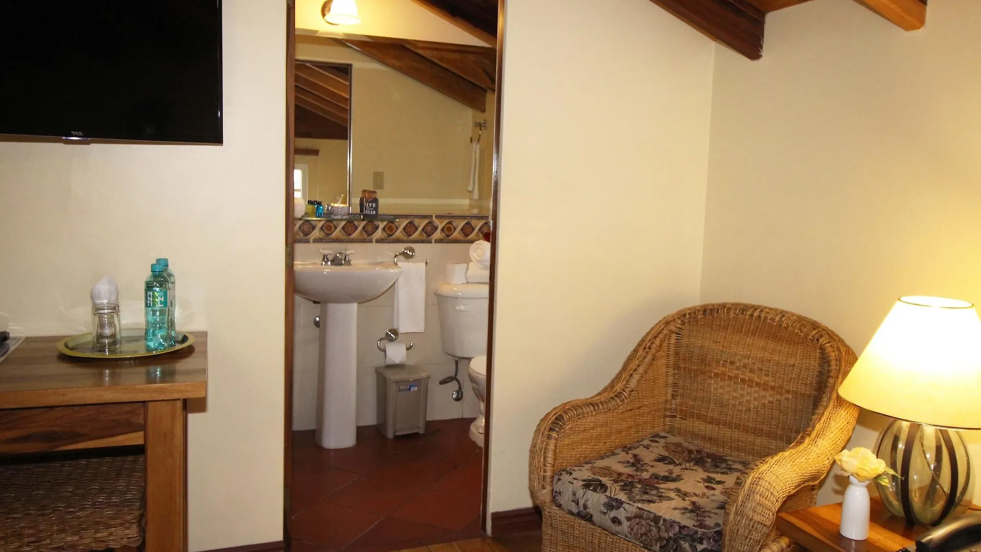 Hotel Vieja Cuba Quito 3*,