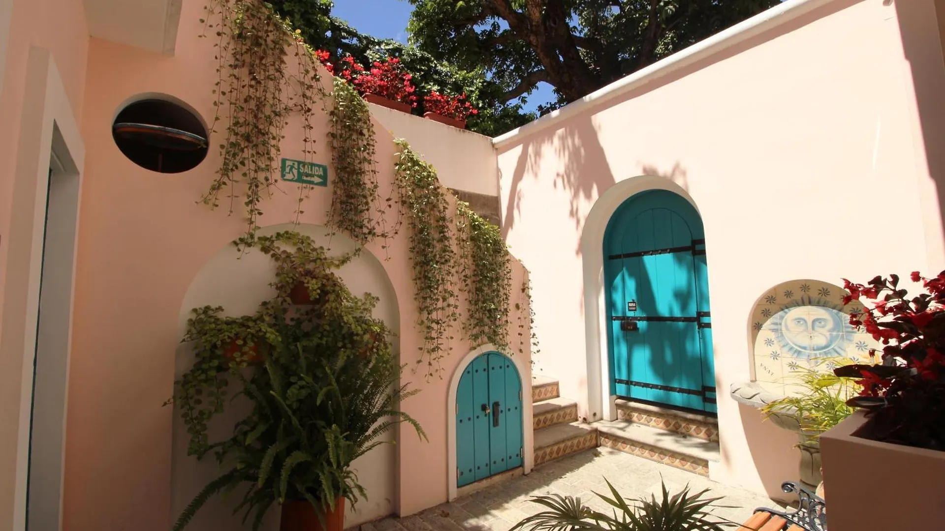 Hotel Vieja Cuba Quito 3*,